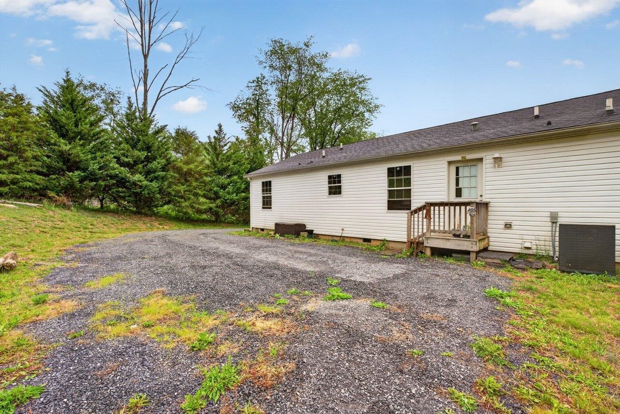 16229 NORTH MOUNTAIN RD, BROADWAY, Virginia 22815, 3 Bedrooms Bedrooms, ,2 BathroomsBathrooms,Residential,16229 NORTH MOUNTAIN RD,677212 MLS # 677212