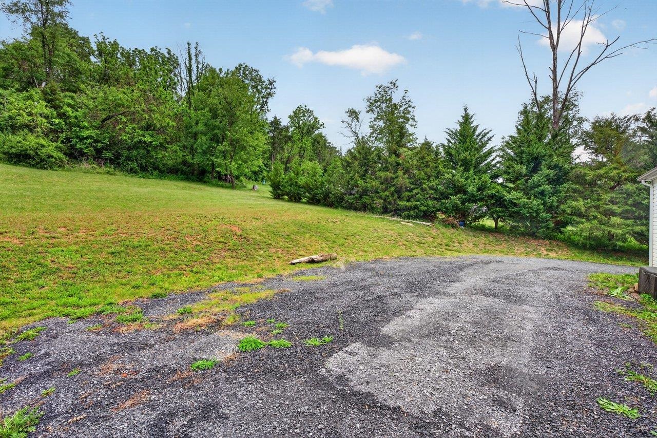 16229 NORTH MOUNTAIN RD, BROADWAY, Virginia 22815, 3 Bedrooms Bedrooms, ,2 BathroomsBathrooms,Residential,16229 NORTH MOUNTAIN RD,677212 MLS # 677212