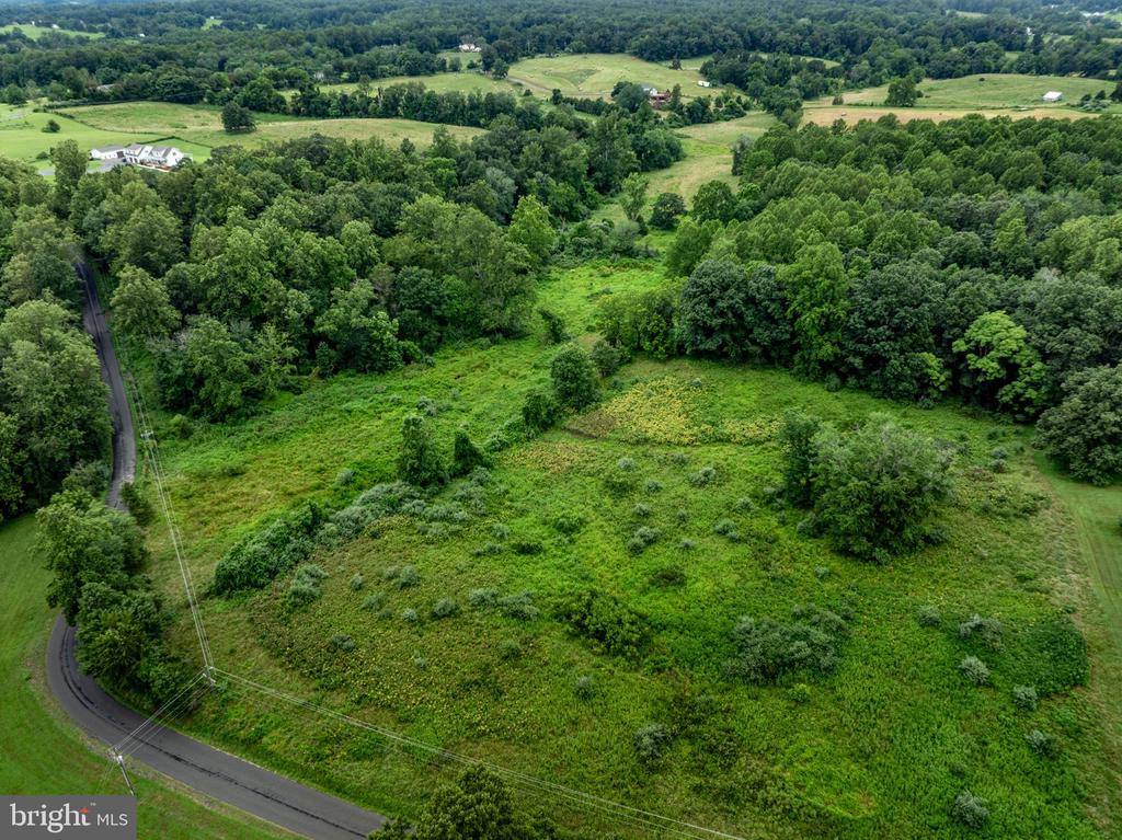 13506 TEAR JAMES TRL, AMISSVILLE, Virginia 20106, 3 Bedrooms Bedrooms, ,2 BathroomsBathrooms,Residential,13506 TEAR JAMES TRL,VACU2011382 MLS # VACU2011382