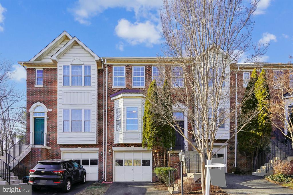 796 COL EDMONDS CT, WARRENTON, Virginia 20186, 3 Bedrooms Bedrooms, ,3 BathroomsBathrooms,Residential,796 COL EDMONDS CT,VAFQ2019894 MLS # VAFQ2019894