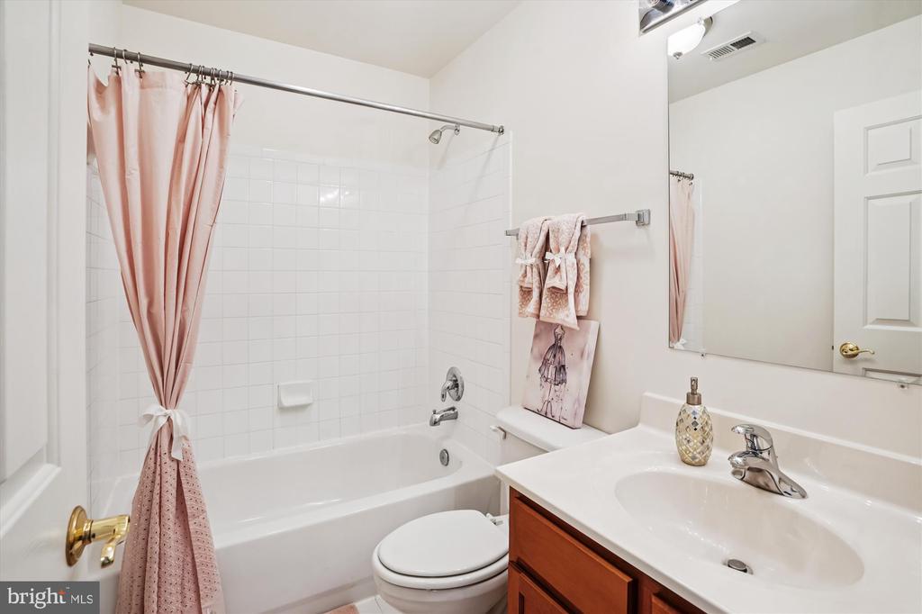 796 COL EDMONDS CT, WARRENTON, Virginia 20186, 3 Bedrooms Bedrooms, ,3 BathroomsBathrooms,Residential,796 COL EDMONDS CT,VAFQ2019894 MLS # VAFQ2019894
