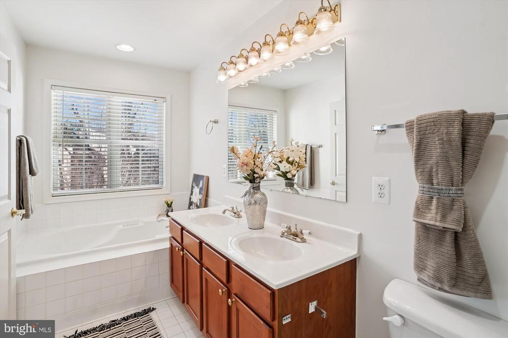 796 COL EDMONDS CT, WARRENTON, Virginia 20186, 3 Bedrooms Bedrooms, ,3 BathroomsBathrooms,Residential,796 COL EDMONDS CT,VAFQ2019894 MLS # VAFQ2019894