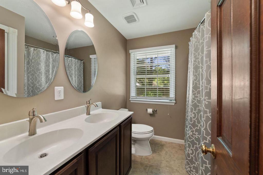 5291 MERRY OAKS RD, THE PLAINS, Virginia 20198, 4 Bedrooms Bedrooms, ,3 BathroomsBathrooms,Residential,5291 MERRY OAKS RD,VAFQ2020510 MLS # VAFQ2020510