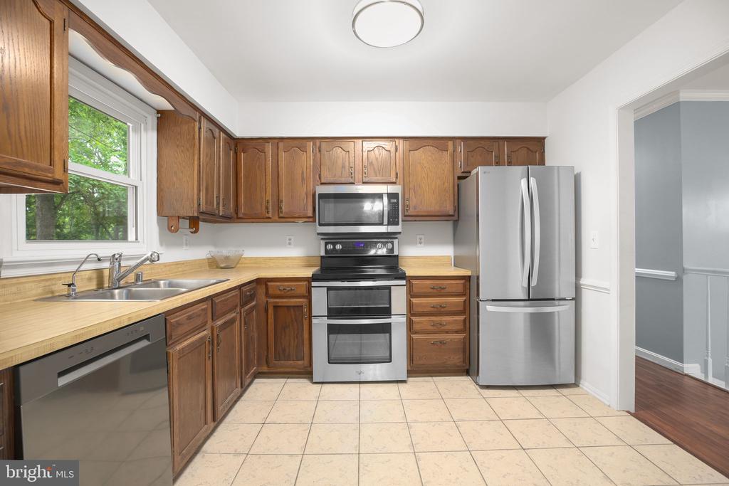 10608 HOLLEYBROOKE DR, SPOTSYLVANIA, Virginia 22553, 4 Bedrooms Bedrooms, ,3 BathroomsBathrooms,Residential,10608 HOLLEYBROOKE DR,VASP2041912 MLS # VASP2041912