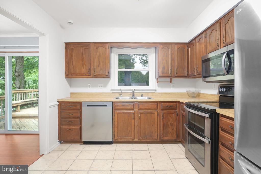 10608 HOLLEYBROOKE DR, SPOTSYLVANIA, Virginia 22553, 4 Bedrooms Bedrooms, ,3 BathroomsBathrooms,Residential,10608 HOLLEYBROOKE DR,VASP2041912 MLS # VASP2041912