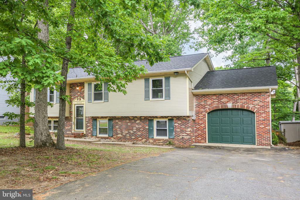 10608 HOLLEYBROOKE DR, SPOTSYLVANIA, Virginia 22553, 4 Bedrooms Bedrooms, ,3 BathroomsBathrooms,Residential,10608 HOLLEYBROOKE DR,VASP2041912 MLS # VASP2041912