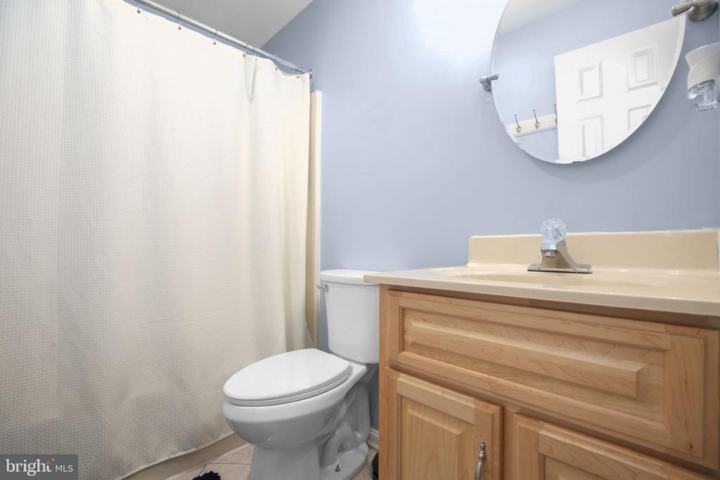 10608 HOLLEYBROOKE DR, SPOTSYLVANIA, Virginia 22553, 4 Bedrooms Bedrooms, ,3 BathroomsBathrooms,Residential,10608 HOLLEYBROOKE DR,VASP2041912 MLS # VASP2041912