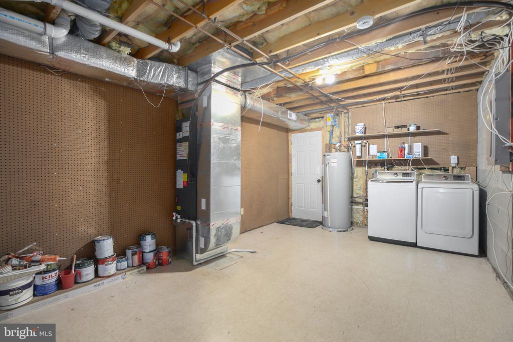 10608 HOLLEYBROOKE DR, SPOTSYLVANIA, Virginia 22553, 4 Bedrooms Bedrooms, ,3 BathroomsBathrooms,Residential,10608 HOLLEYBROOKE DR,VASP2041912 MLS # VASP2041912