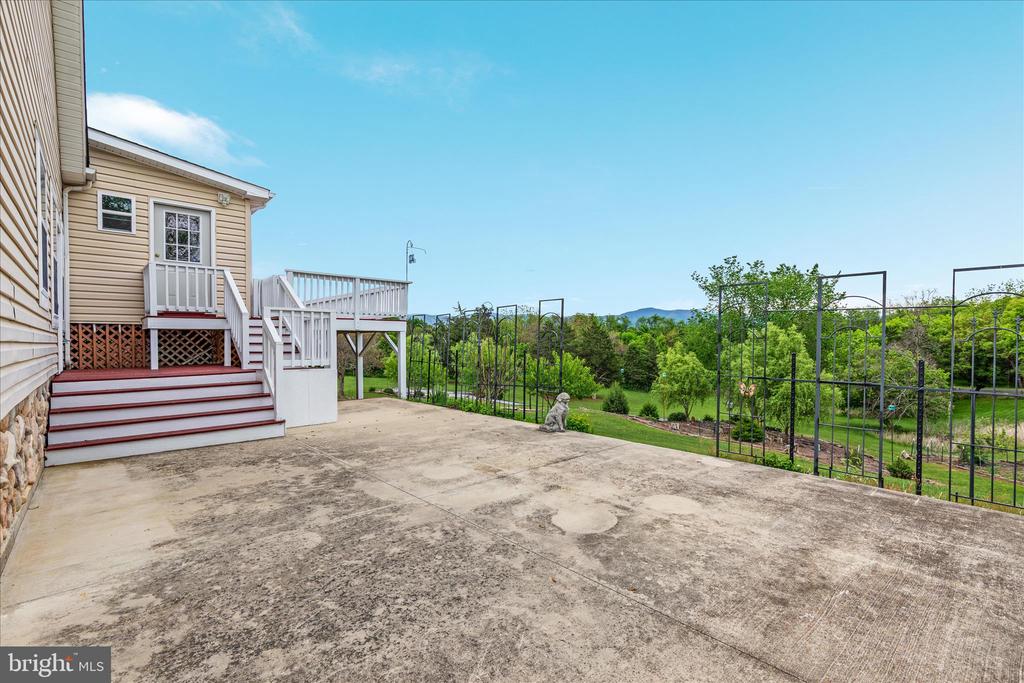 1050 ALMOND DR, LURAY, Virginia 22835, 5 Bedrooms Bedrooms, ,4 BathroomsBathrooms,Residential,1050 ALMOND DR,VAPA2006388 MLS # VAPA2006388