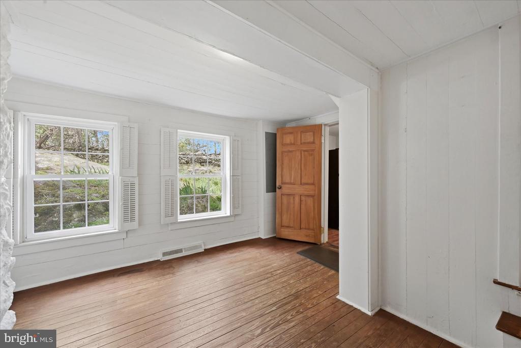 2674 FIVE POINTS RD, MARSHALL, Virginia 20115, 2 Bedrooms Bedrooms, ,2 BathroomsBathrooms,Residential,2674 FIVE POINTS RD,VAFQ2021996 MLS # VAFQ2021996 2674 FIVE POINTS RD, MARSHALL, Virginia 20115, 2 Bedrooms Bedrooms, ,2 BathroomsBathrooms,Residential,2674 FIVE POINTS RD,VAFQ2021996 MLS # VAFQ2021996