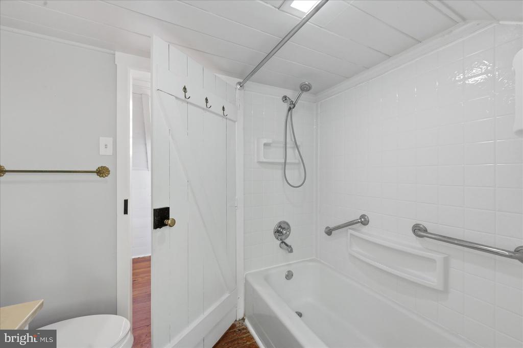2674 FIVE POINTS RD, MARSHALL, Virginia 20115, 2 Bedrooms Bedrooms, ,2 BathroomsBathrooms,Residential,2674 FIVE POINTS RD,VAFQ2021996 MLS # VAFQ2021996 2674 FIVE POINTS RD, MARSHALL, Virginia 20115, 2 Bedrooms Bedrooms, ,2 BathroomsBathrooms,Residential,2674 FIVE POINTS RD,VAFQ2021996 MLS # VAFQ2021996