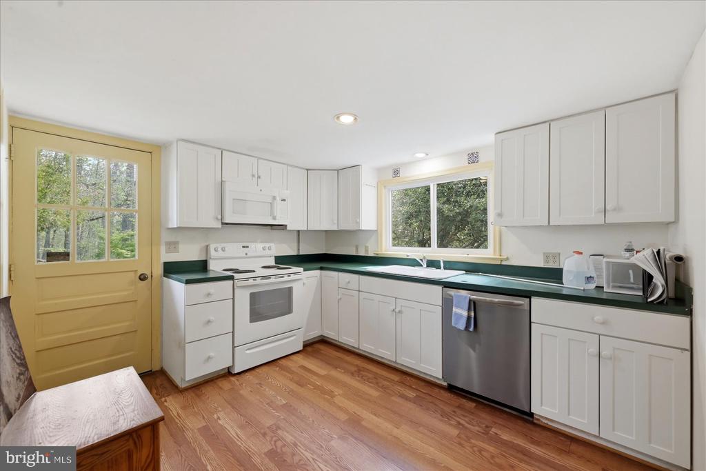 2674 FIVE POINTS RD, MARSHALL, Virginia 20115, 2 Bedrooms Bedrooms, ,2 BathroomsBathrooms,Residential,2674 FIVE POINTS RD,VAFQ2021996 MLS # VAFQ2021996 2674 FIVE POINTS RD, MARSHALL, Virginia 20115, 2 Bedrooms Bedrooms, ,2 BathroomsBathrooms,Residential,2674 FIVE POINTS RD,VAFQ2021996 MLS # VAFQ2021996