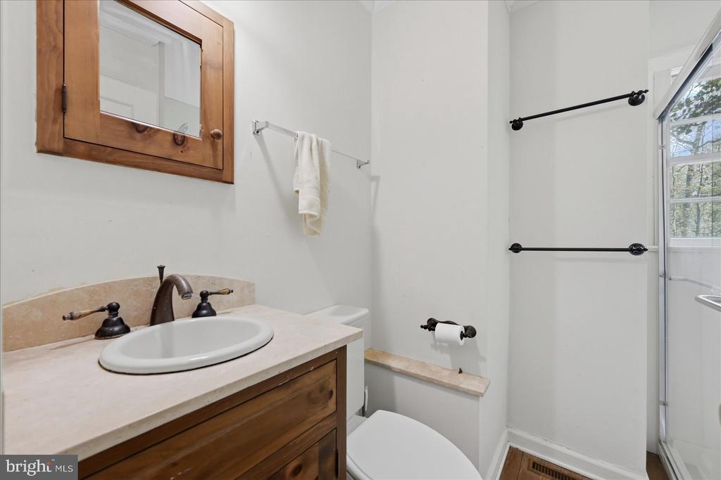 2674 FIVE POINTS RD, MARSHALL, Virginia 20115, 2 Bedrooms Bedrooms, ,2 BathroomsBathrooms,Residential,2674 FIVE POINTS RD,VAFQ2021996 MLS # VAFQ2021996 2674 FIVE POINTS RD, MARSHALL, Virginia 20115, 2 Bedrooms Bedrooms, ,2 BathroomsBathrooms,Residential,2674 FIVE POINTS RD,VAFQ2021996 MLS # VAFQ2021996