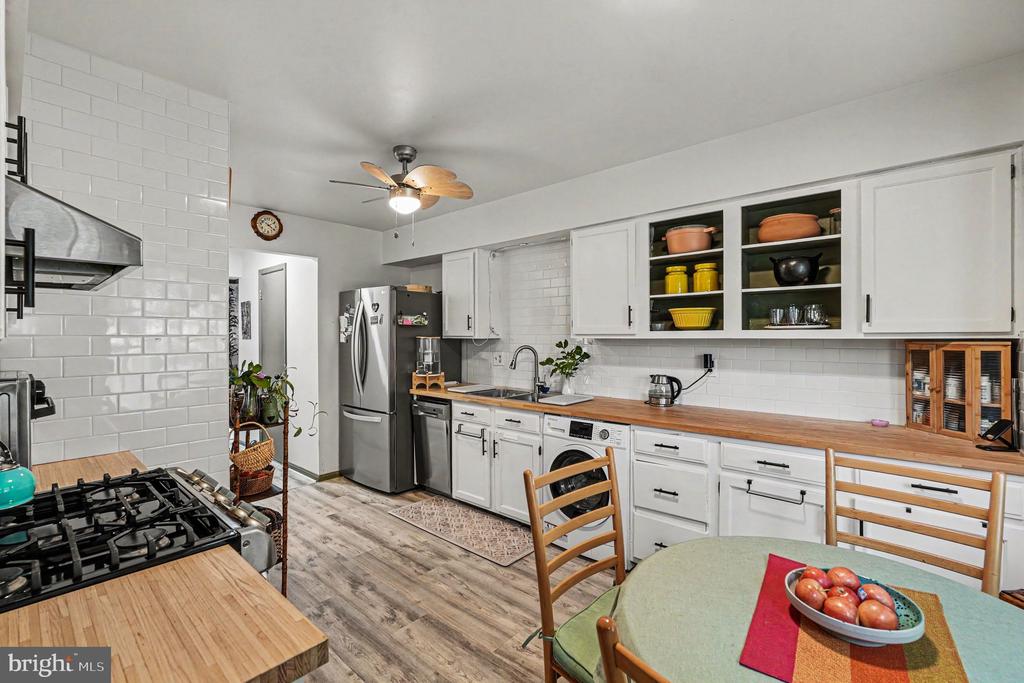 740 CHERRY TREE LN, WARRENTON, Virginia 20186, 4 Bedrooms Bedrooms, ,3 BathroomsBathrooms,Residential,740 CHERRY TREE LN,VAFQ2022098 MLS # VAFQ2022098