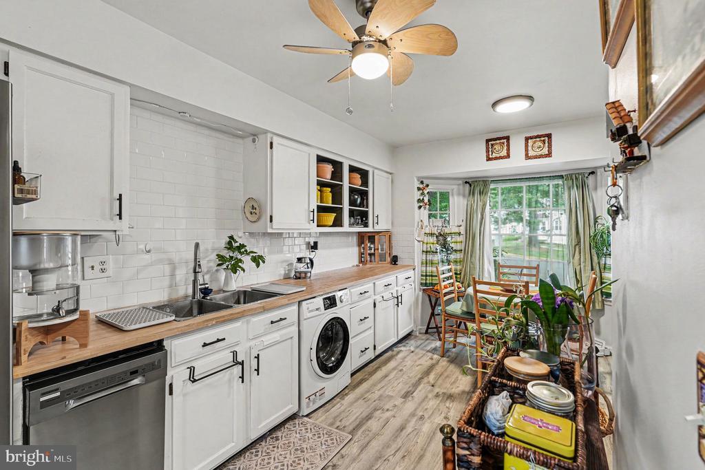 740 CHERRY TREE LN, WARRENTON, Virginia 20186, 4 Bedrooms Bedrooms, ,3 BathroomsBathrooms,Residential,740 CHERRY TREE LN,VAFQ2022098 MLS # VAFQ2022098