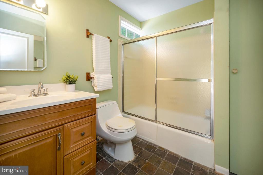 139 LARKSPUR LN, LOCUST GROVE, Virginia 22508, 4 Bedrooms Bedrooms, ,3 BathroomsBathrooms,Residential,139 LARKSPUR LN,VAOR2014164 MLS # VAOR2014164