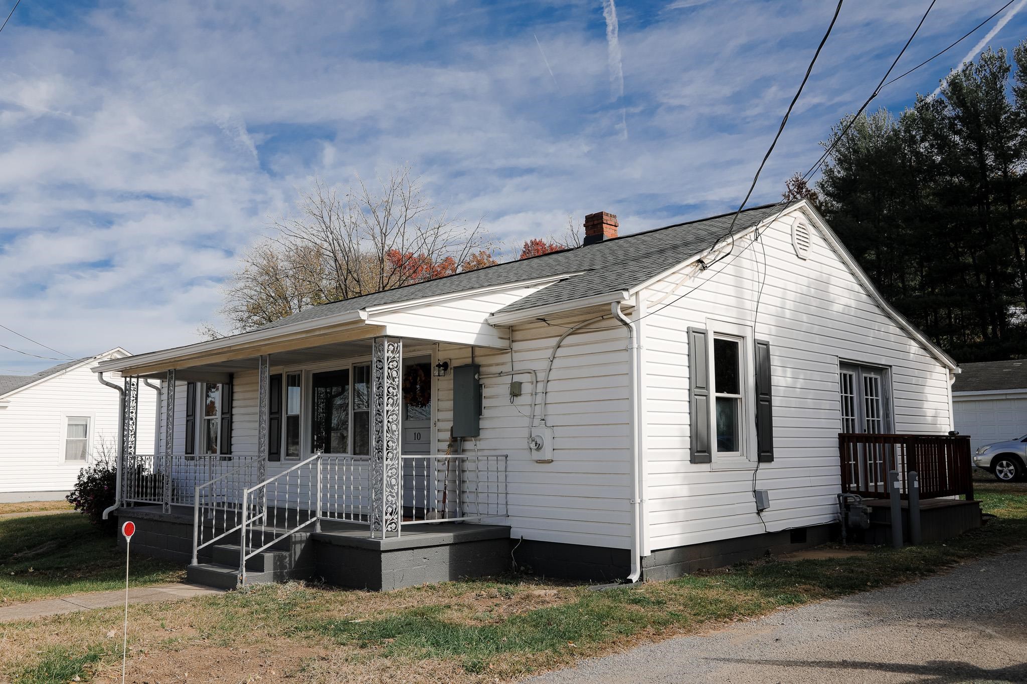 10 BRADLEY LN, WAYNESBORO, Virginia 22980, 2 Bedrooms Bedrooms, ,1 BathroomBathrooms,Residential,10 BRADLEY LN,670783 MLS # 670783 10 BRADLEY LN, WAYNESBORO, Virginia 22980, 2 Bedrooms Bedrooms, ,1 BathroomBathrooms,Residential,10 BRADLEY LN,670783 MLS # 670783