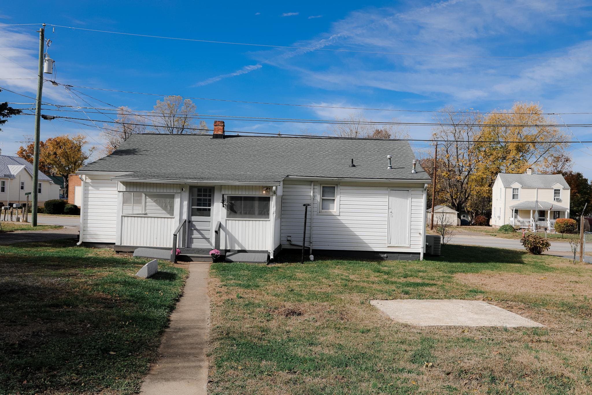 10 BRADLEY LN, WAYNESBORO, Virginia 22980, 2 Bedrooms Bedrooms, ,1 BathroomBathrooms,Residential,10 BRADLEY LN,670783 MLS # 670783 10 BRADLEY LN, WAYNESBORO, Virginia 22980, 2 Bedrooms Bedrooms, ,1 BathroomBathrooms,Residential,10 BRADLEY LN,670783 MLS # 670783