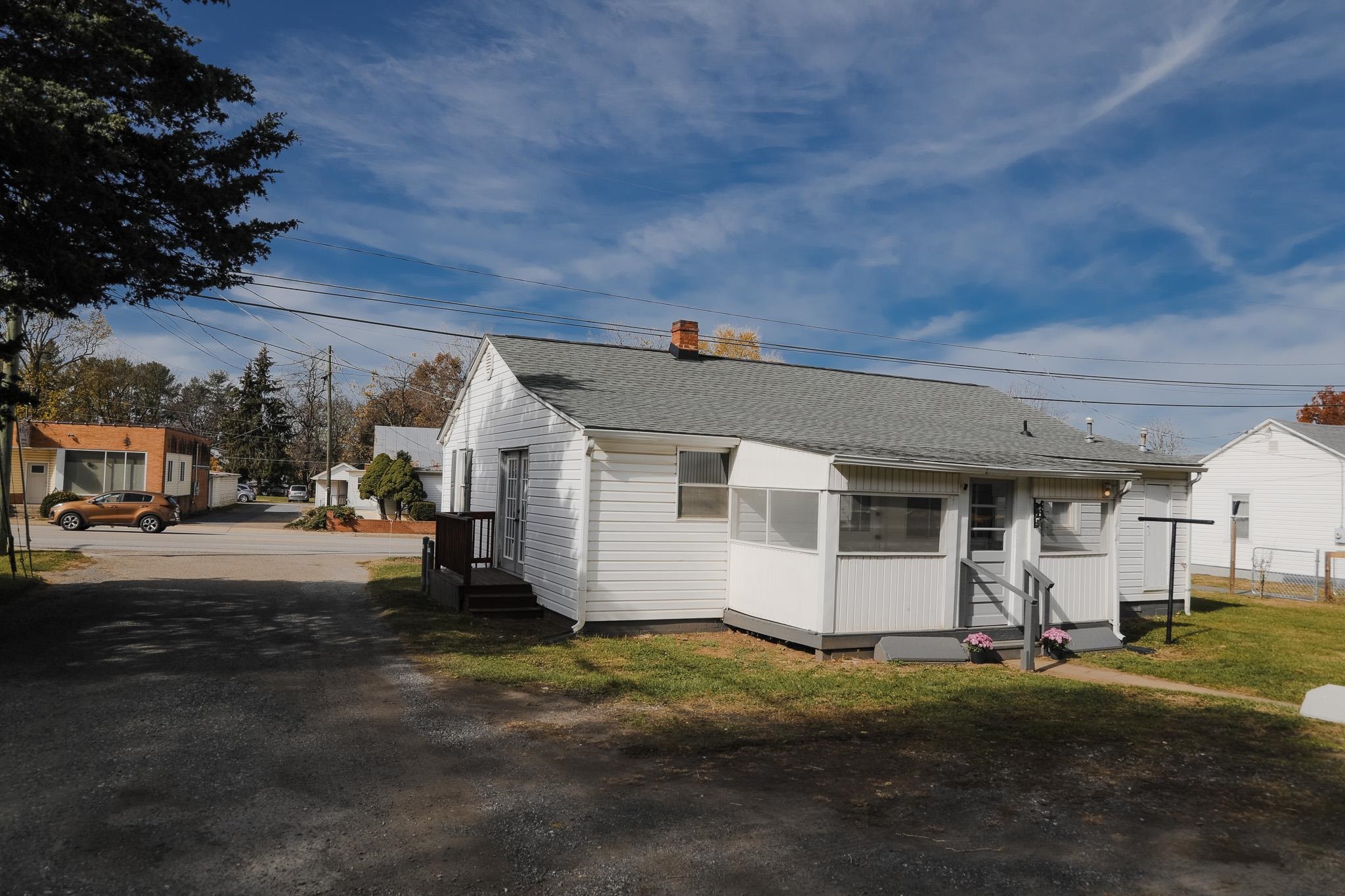10 BRADLEY LN, WAYNESBORO, Virginia 22980, 2 Bedrooms Bedrooms, ,1 BathroomBathrooms,Residential,10 BRADLEY LN,670783 MLS # 670783 10 BRADLEY LN, WAYNESBORO, Virginia 22980, 2 Bedrooms Bedrooms, ,1 BathroomBathrooms,Residential,10 BRADLEY LN,670783 MLS # 670783