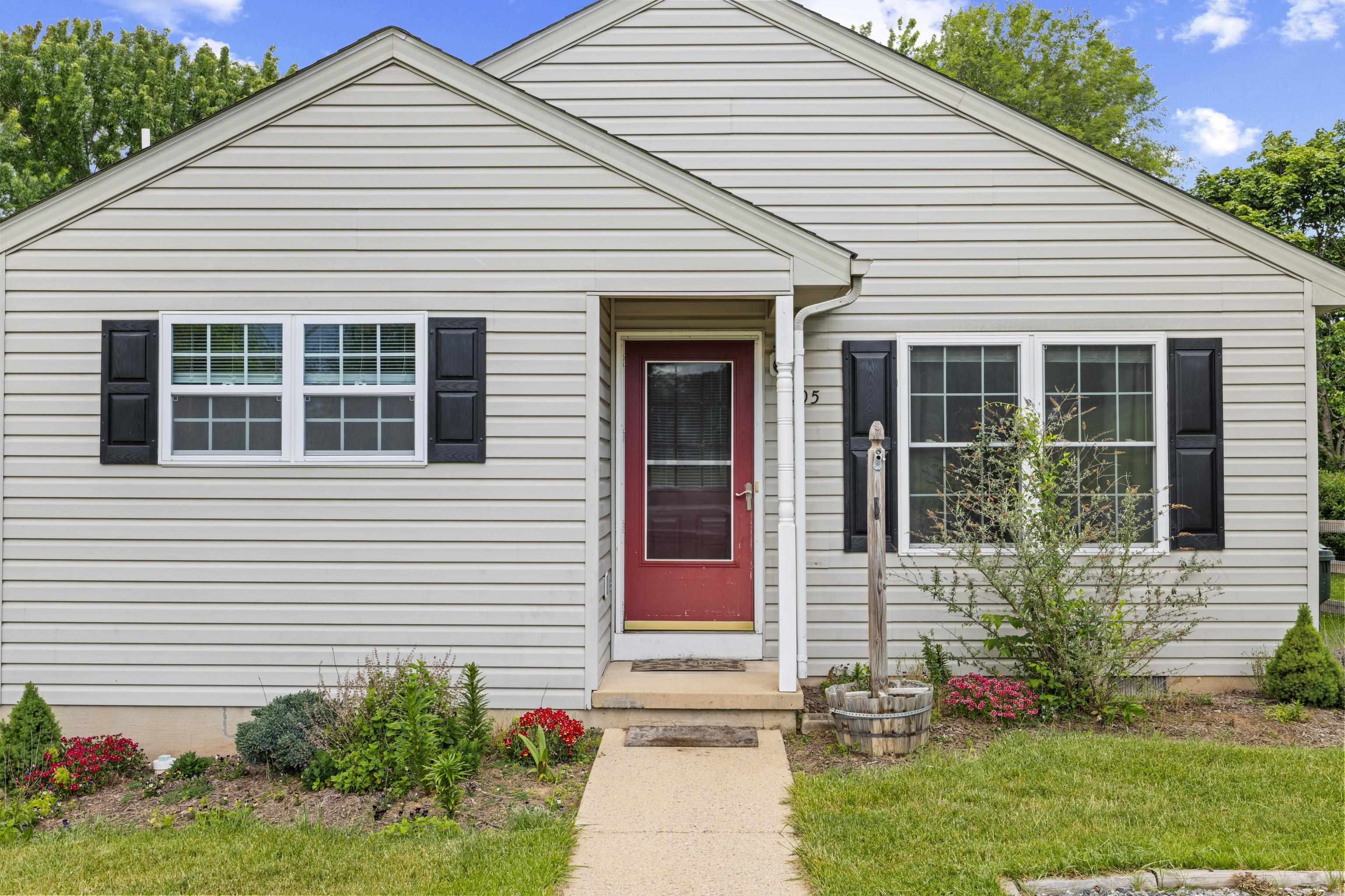 1005 D ST, WAYNESBORO, Virginia 22980, 3 Bedrooms Bedrooms, ,1 BathroomBathrooms,Residential,1005 D ST,677219 MLS # 677219