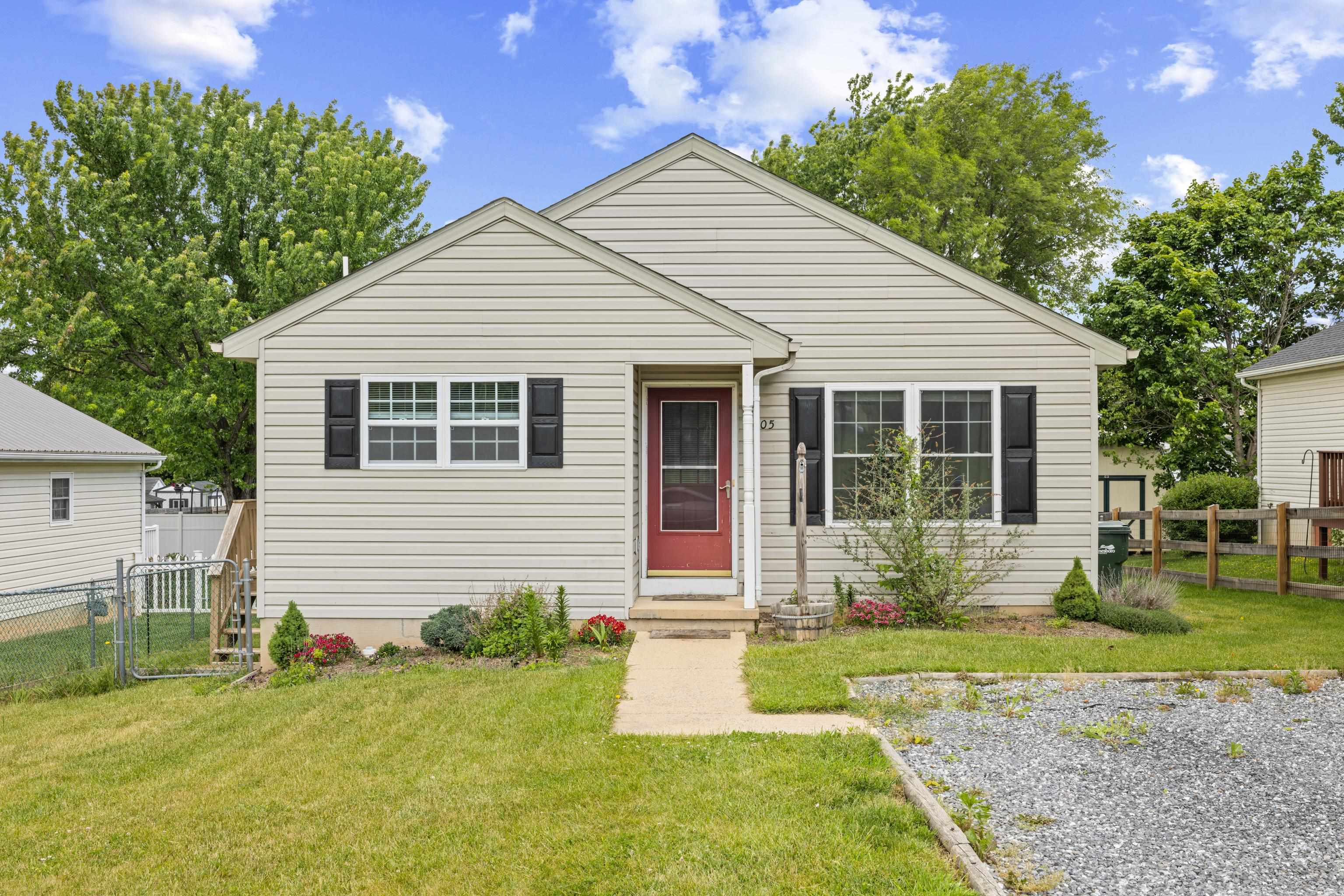 1005 D ST, WAYNESBORO, Virginia 22980, 3 Bedrooms Bedrooms, ,1 BathroomBathrooms,Residential,1005 D ST,677219 MLS # 677219