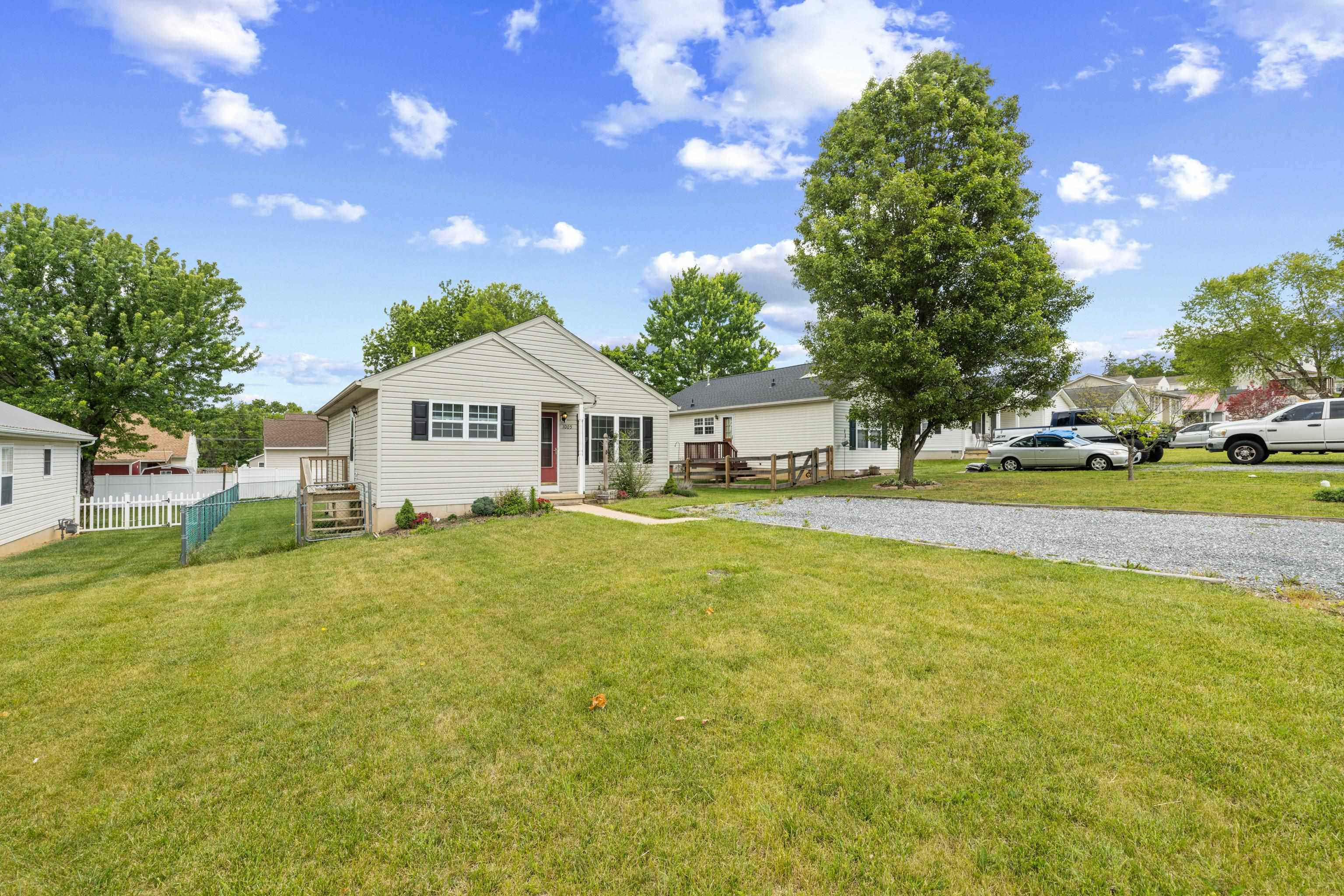 1005 D ST, WAYNESBORO, Virginia 22980, 3 Bedrooms Bedrooms, ,1 BathroomBathrooms,Residential,1005 D ST,677219 MLS # 677219