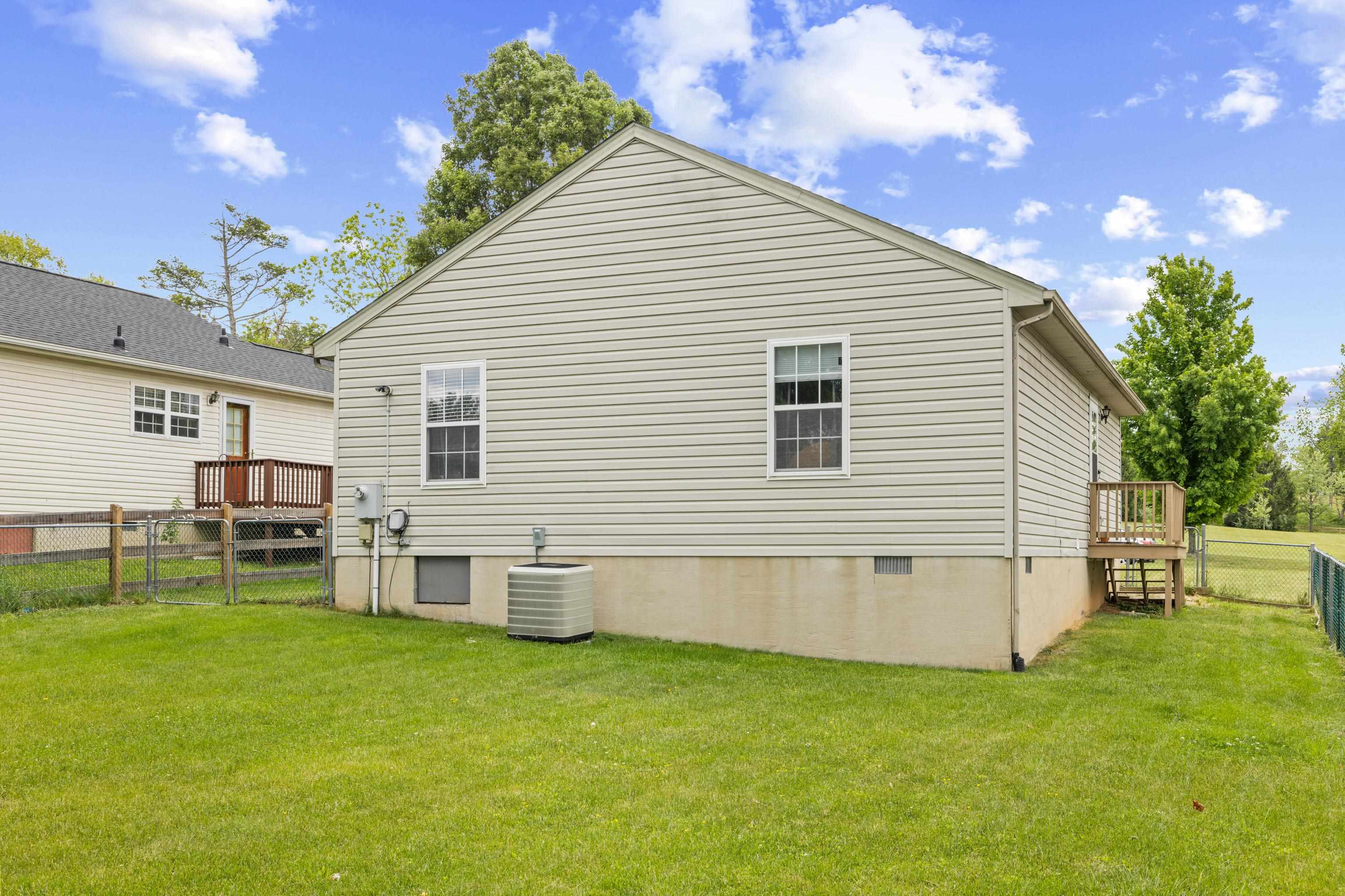 1005 D ST, WAYNESBORO, Virginia 22980, 3 Bedrooms Bedrooms, ,1 BathroomBathrooms,Residential,1005 D ST,677219 MLS # 677219
