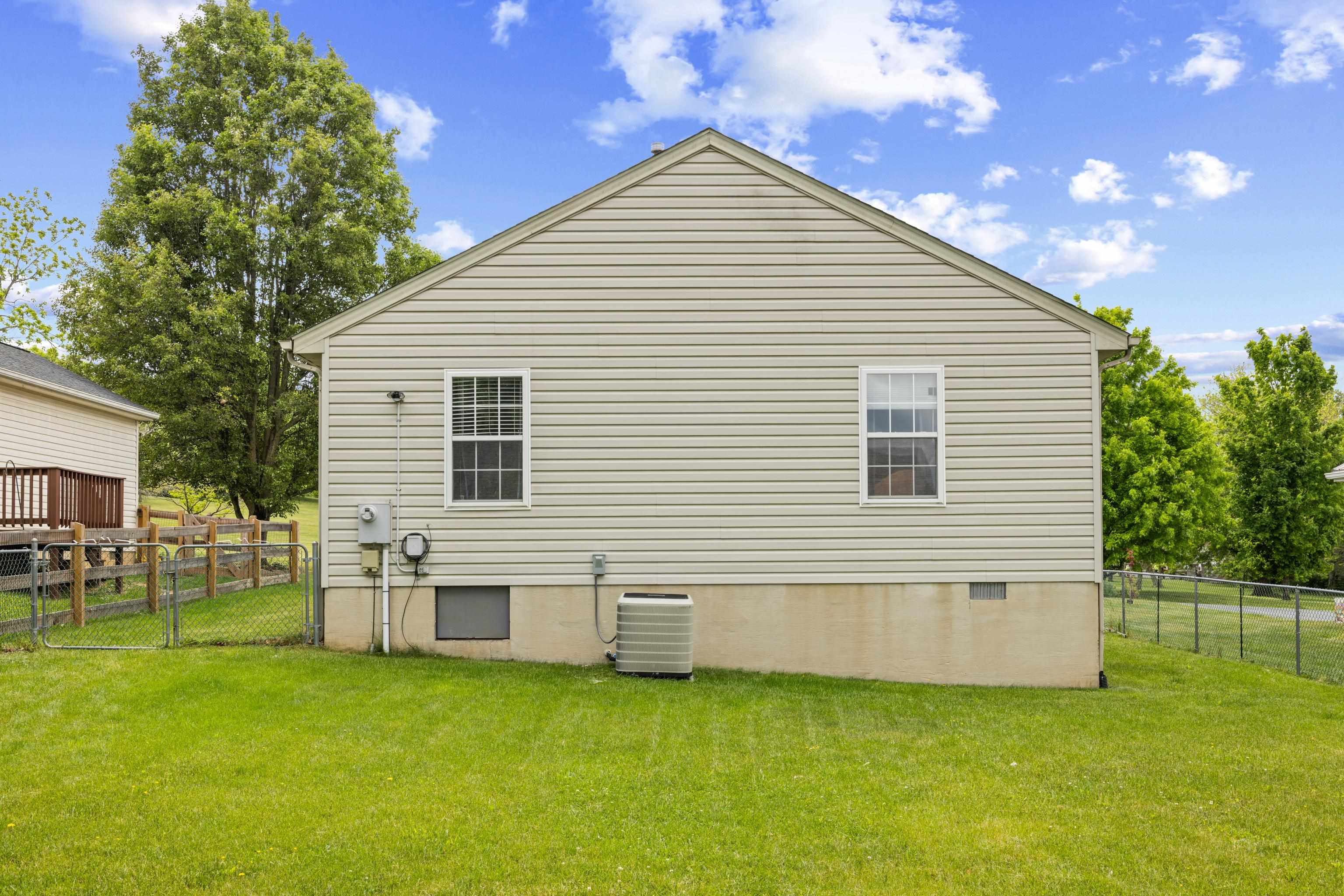 1005 D ST, WAYNESBORO, Virginia 22980, 3 Bedrooms Bedrooms, ,1 BathroomBathrooms,Residential,1005 D ST,677219 MLS # 677219