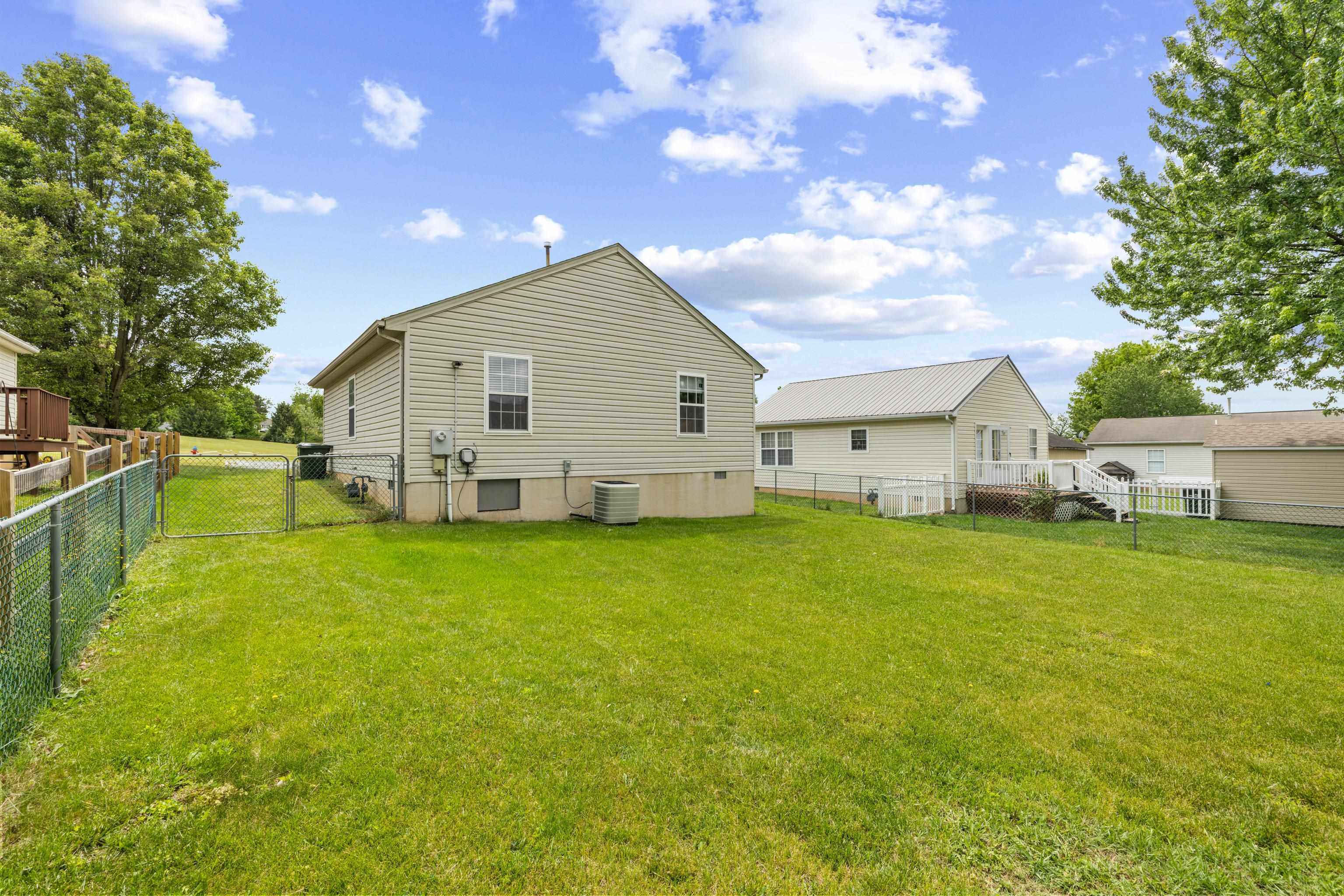 1005 D ST, WAYNESBORO, Virginia 22980, 3 Bedrooms Bedrooms, ,1 BathroomBathrooms,Residential,1005 D ST,677219 MLS # 677219