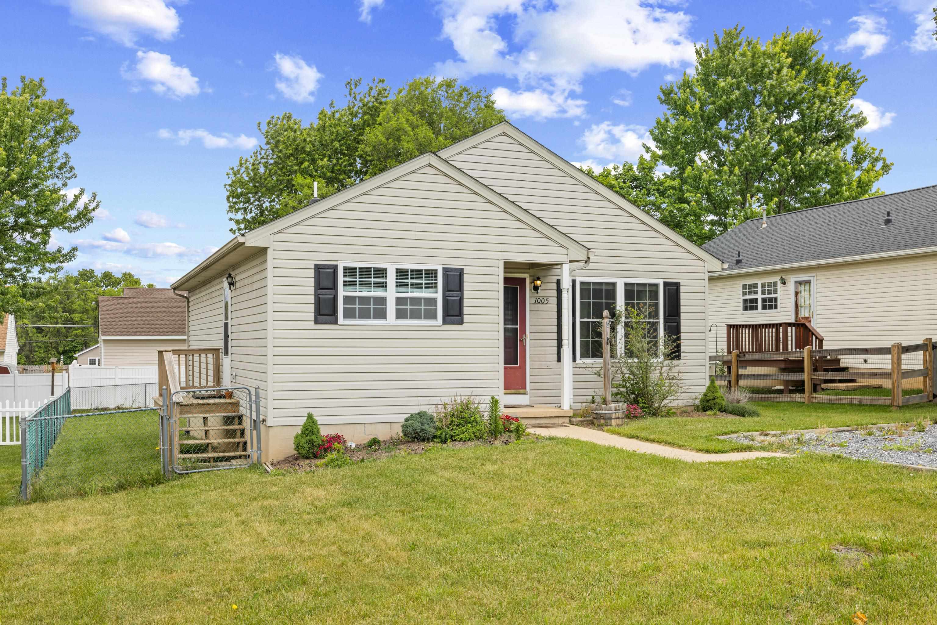 1005 D ST, WAYNESBORO, Virginia 22980, 3 Bedrooms Bedrooms, ,1 BathroomBathrooms,Residential,1005 D ST,677219 MLS # 677219