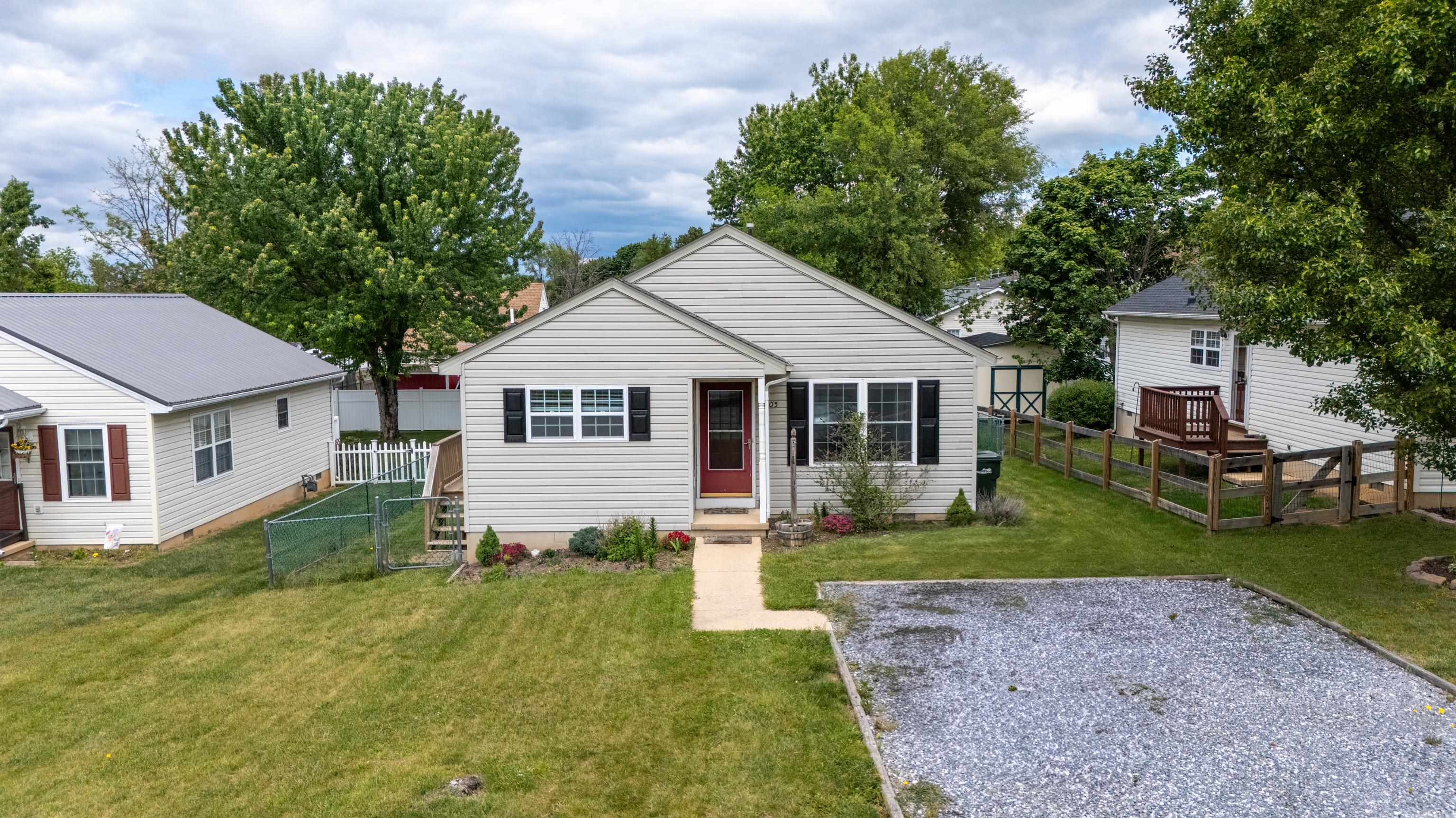 1005 D ST, WAYNESBORO, Virginia 22980, 3 Bedrooms Bedrooms, ,1 BathroomBathrooms,Residential,1005 D ST,677219 MLS # 677219