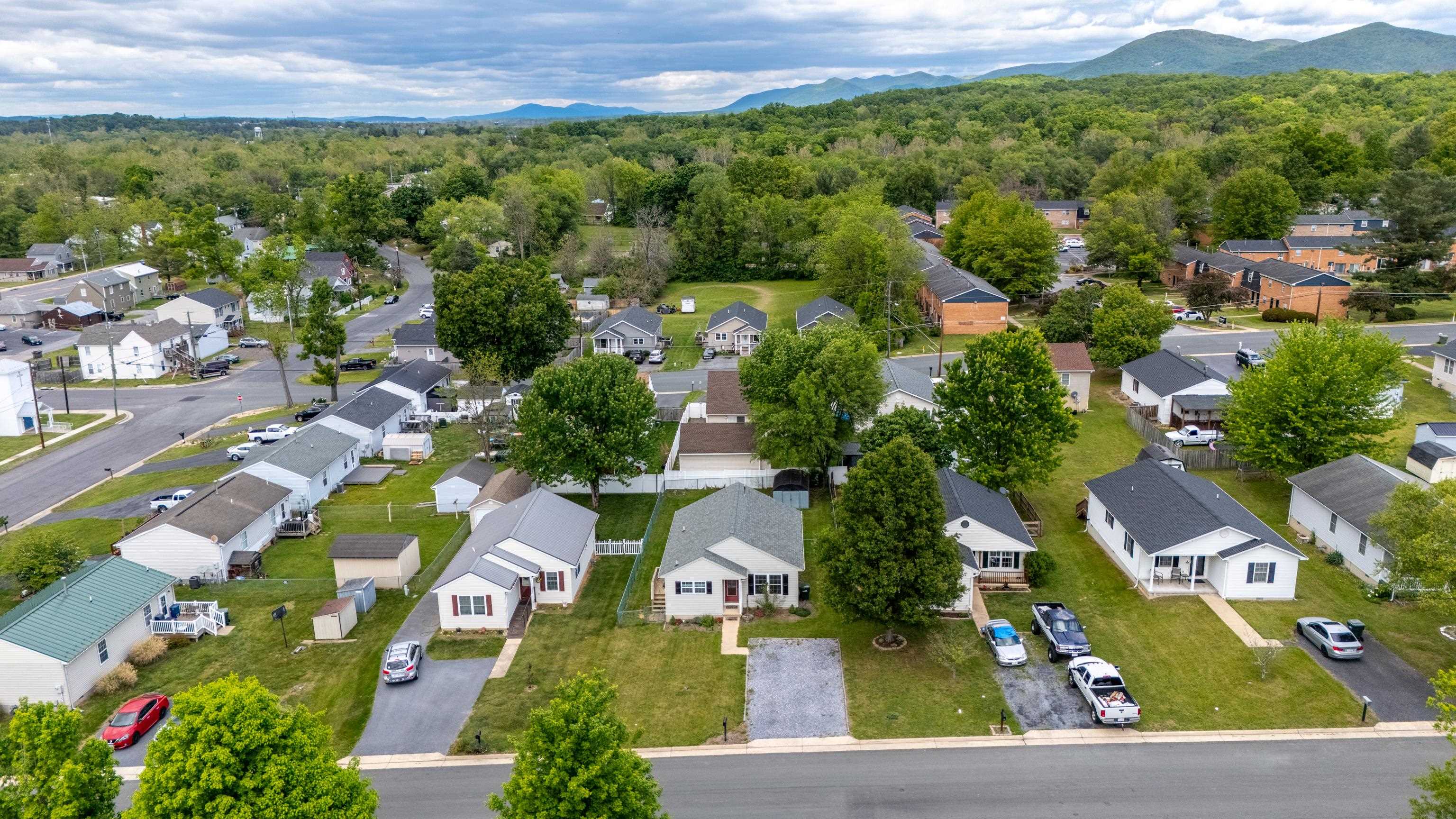 1005 D ST, WAYNESBORO, Virginia 22980, 3 Bedrooms Bedrooms, ,1 BathroomBathrooms,Residential,1005 D ST,677219 MLS # 677219