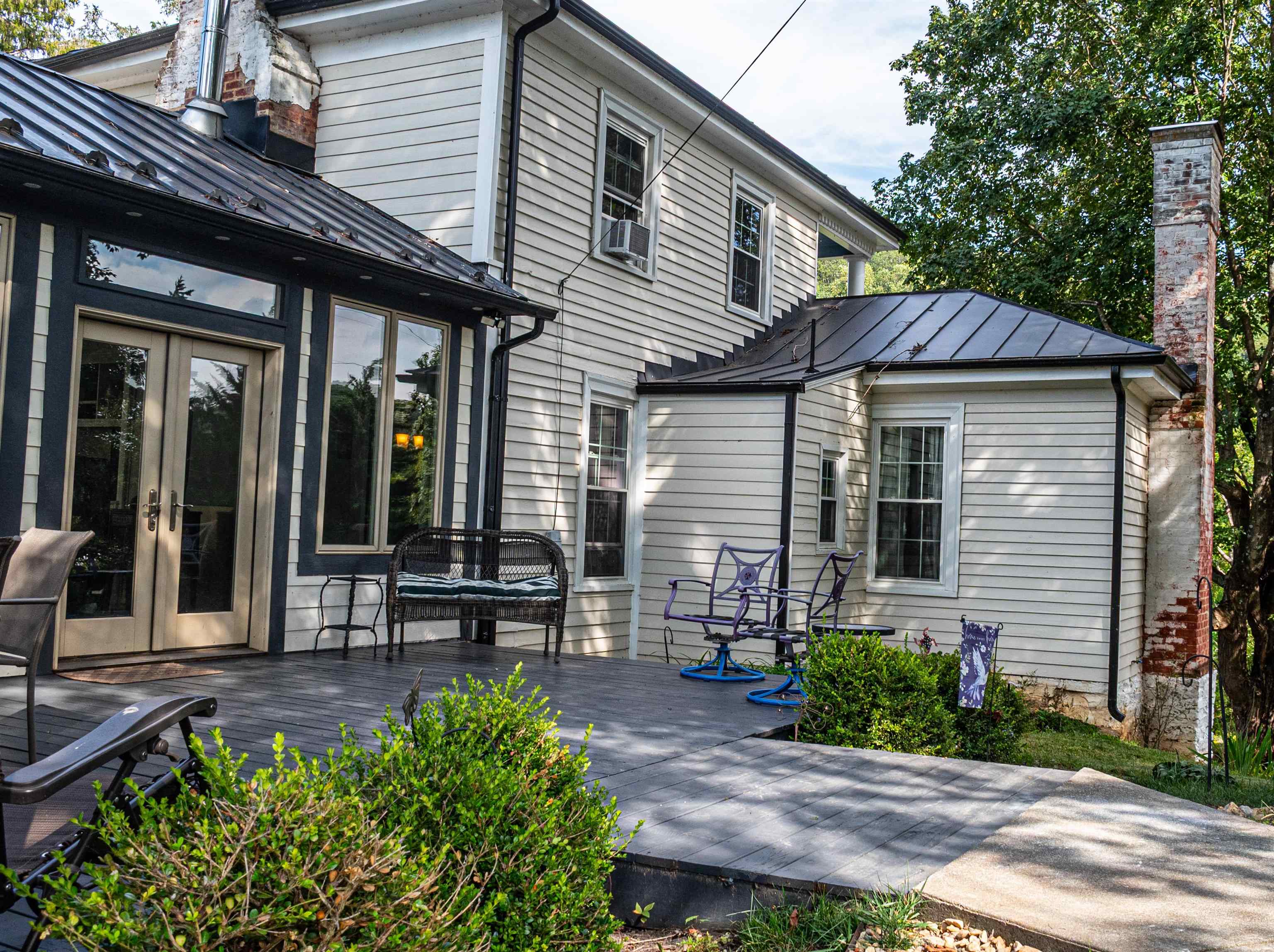 19 MT HERMON RD, MIDDLEBROOK, Virginia 24459, 4 Bedrooms Bedrooms, ,2 BathroomsBathrooms,Residential,Memories Farm House,19 MT HERMON RD,677220 MLS # 677220