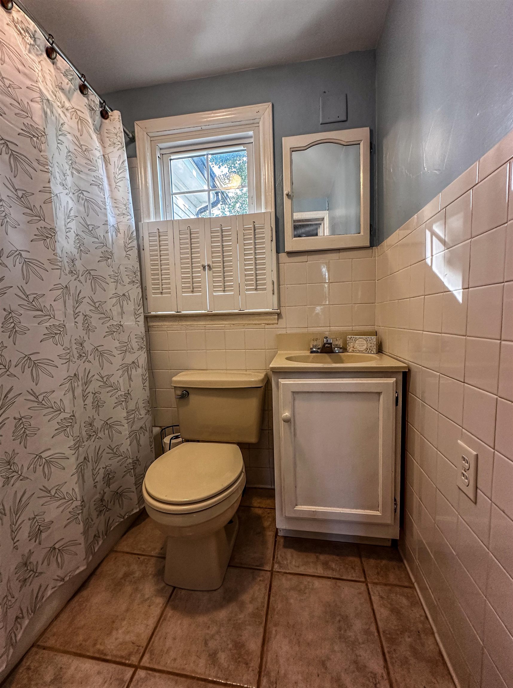 19 MT HERMON RD, MIDDLEBROOK, Virginia 24459, 4 Bedrooms Bedrooms, ,2 BathroomsBathrooms,Residential,Memories Farm House,19 MT HERMON RD,677220 MLS # 677220