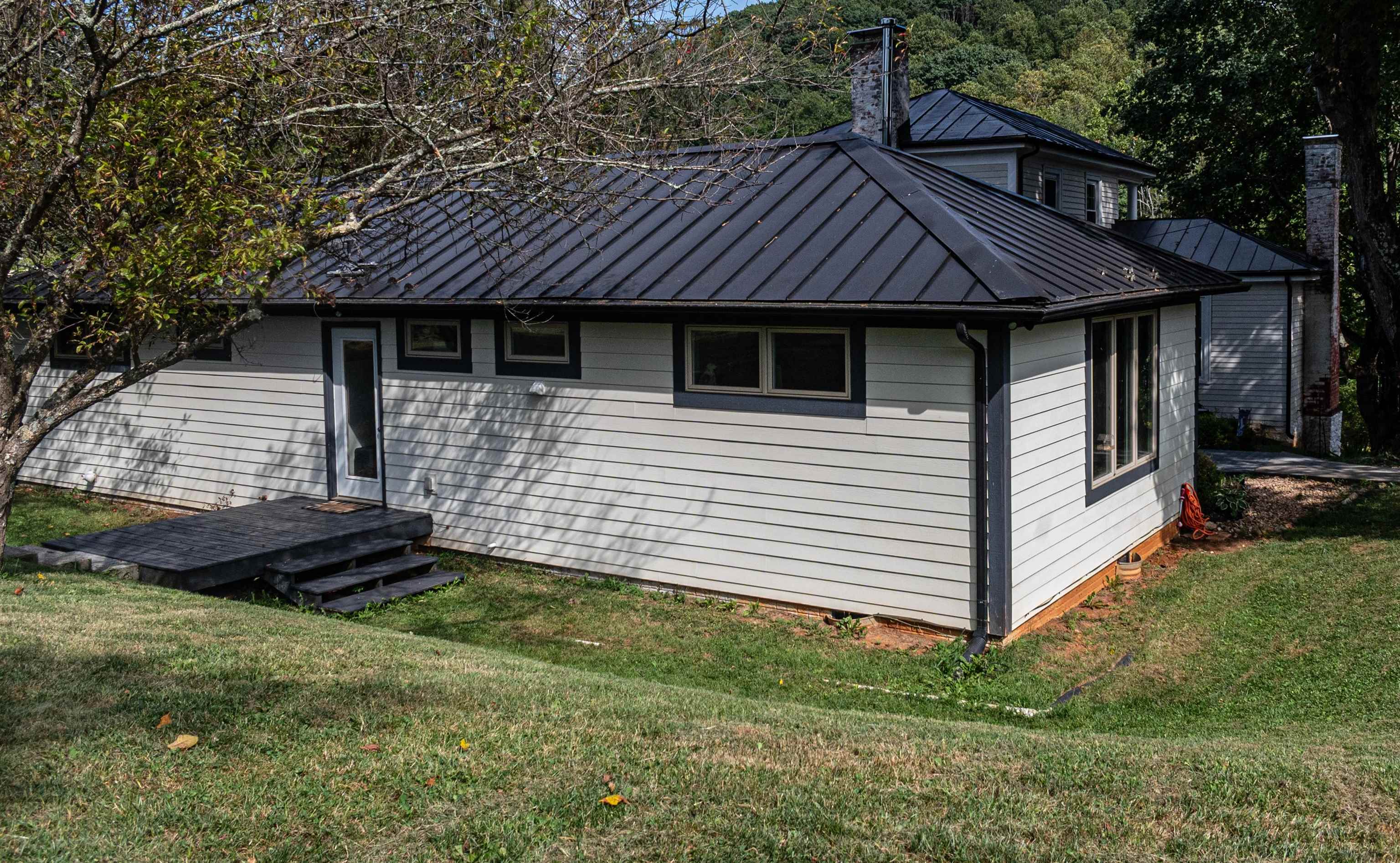 19 MT HERMON RD, MIDDLEBROOK, Virginia 24459, 4 Bedrooms Bedrooms, ,2 BathroomsBathrooms,Residential,Memories Farm House,19 MT HERMON RD,677220 MLS # 677220
