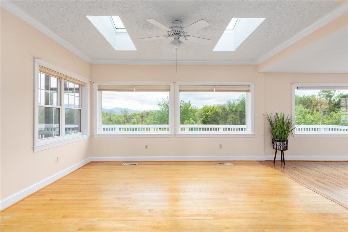 1050 ALMOND DR, LURAY, Virginia 22835, 5 Bedrooms Bedrooms, ,4 BathroomsBathrooms,Residential,1050 ALMOND DR,677232 MLS # 677232