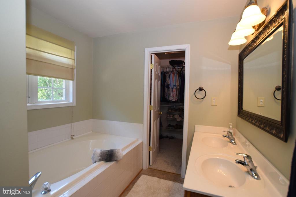 11912 TEESIDE DR, FREDERICKSBURG, Virginia 22407, 4 Bedrooms Bedrooms, ,3 BathroomsBathrooms,Residential,11912 TEESIDE DR,VASP2041474 MLS # VASP2041474 11912 TEESIDE DR, FREDERICKSBURG, Virginia 22407, 4 Bedrooms Bedrooms, ,3 BathroomsBathrooms,Residential,11912 TEESIDE DR,VASP2041474 MLS # VASP2041474