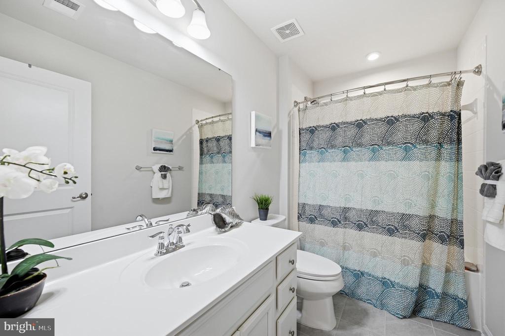 5316 HOLLEY OAK LN, FREDERICKSBURG, Virginia 22407, 4 Bedrooms Bedrooms, ,3 BathroomsBathrooms,Residential,5316 HOLLEY OAK LN,VASP2041610 MLS # VASP2041610