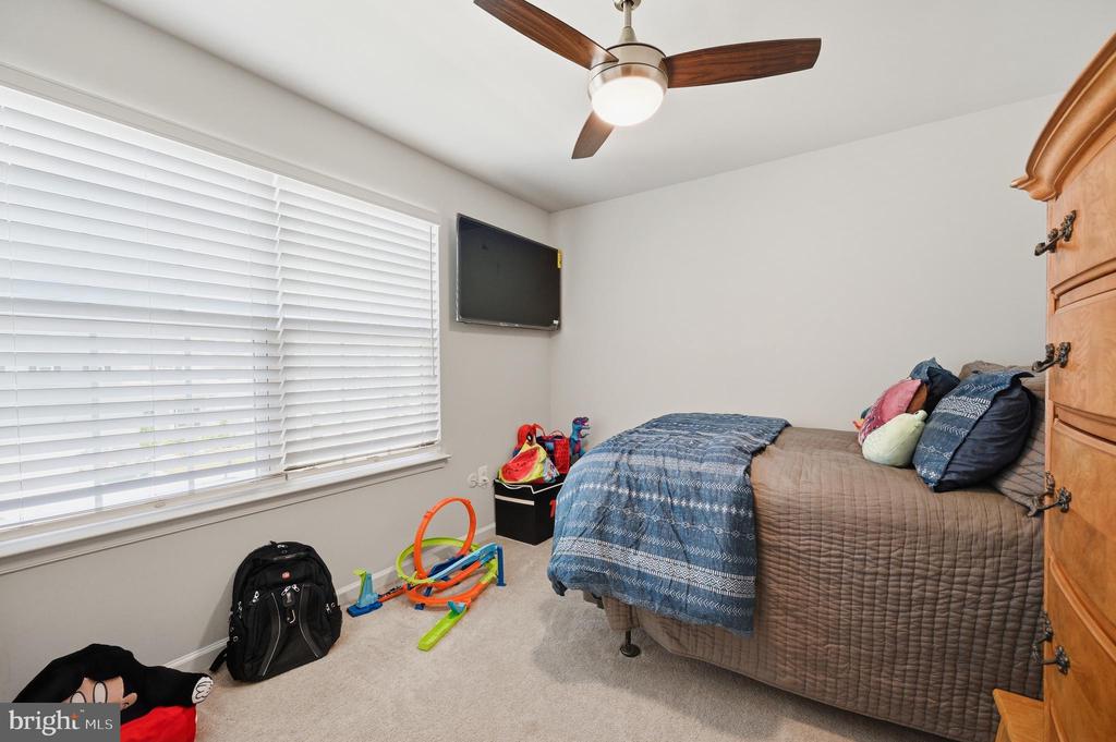 5316 HOLLEY OAK LN, FREDERICKSBURG, Virginia 22407, 4 Bedrooms Bedrooms, ,3 BathroomsBathrooms,Residential,5316 HOLLEY OAK LN,VASP2041610 MLS # VASP2041610