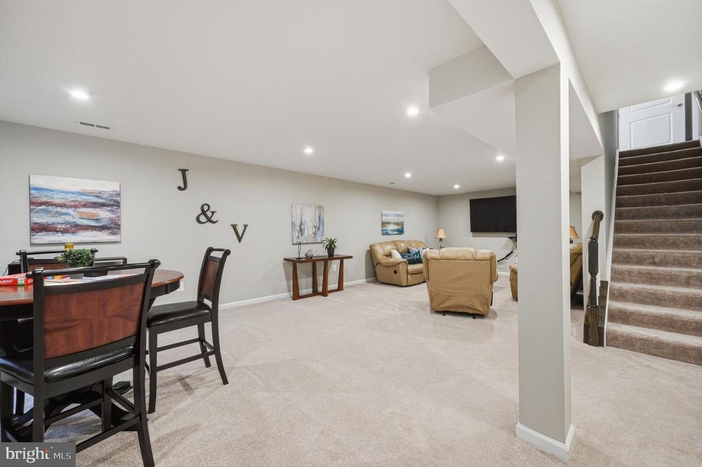 5316 HOLLEY OAK LN, FREDERICKSBURG, Virginia 22407, 4 Bedrooms Bedrooms, ,3 BathroomsBathrooms,Residential,5316 HOLLEY OAK LN,VASP2041610 MLS # VASP2041610