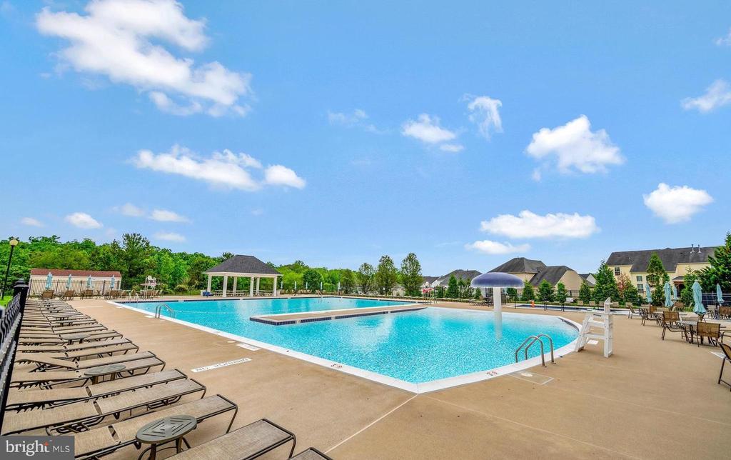 5316 HOLLEY OAK LN, FREDERICKSBURG, Virginia 22407, 4 Bedrooms Bedrooms, ,3 BathroomsBathrooms,Residential,5316 HOLLEY OAK LN,VASP2041610 MLS # VASP2041610