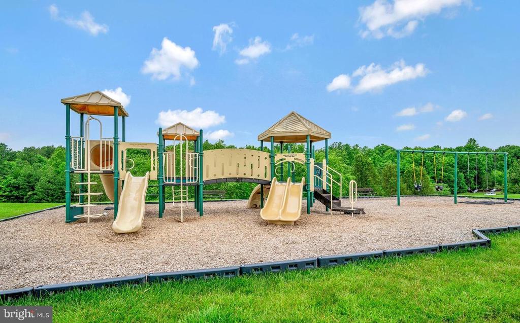 5316 HOLLEY OAK LN, FREDERICKSBURG, Virginia 22407, 4 Bedrooms Bedrooms, ,3 BathroomsBathrooms,Residential,5316 HOLLEY OAK LN,VASP2041610 MLS # VASP2041610