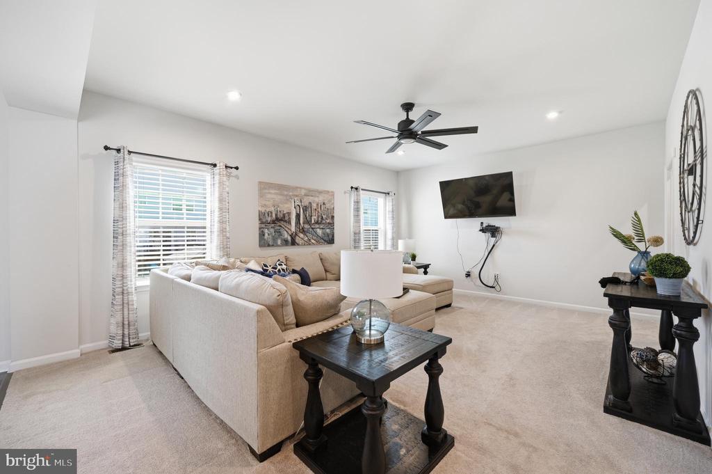 5316 HOLLEY OAK LN, FREDERICKSBURG, Virginia 22407, 4 Bedrooms Bedrooms, ,3 BathroomsBathrooms,Residential,5316 HOLLEY OAK LN,VASP2041610 MLS # VASP2041610