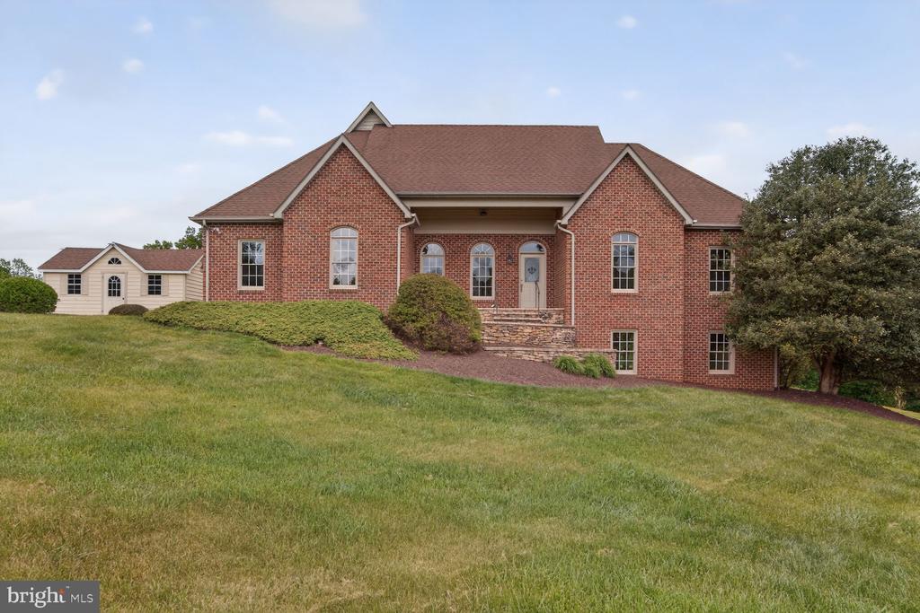 7001 WAYLAND DR, WARRENTON, Virginia 20187, 4 Bedrooms Bedrooms, ,2 BathroomsBathrooms,Residential,7001 WAYLAND DR,VAFQ2021842 MLS # VAFQ2021842