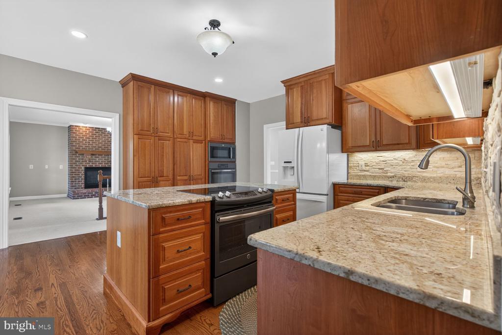 7001 WAYLAND DR, WARRENTON, Virginia 20187, 4 Bedrooms Bedrooms, ,2 BathroomsBathrooms,Residential,7001 WAYLAND DR,VAFQ2021842 MLS # VAFQ2021842