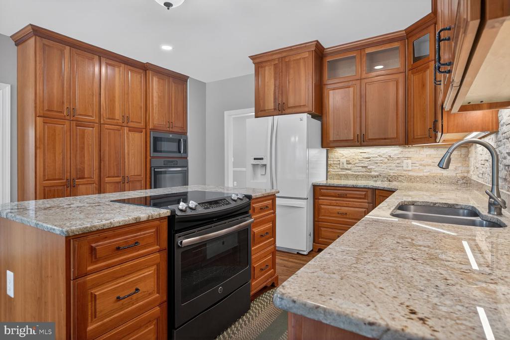 7001 WAYLAND DR, WARRENTON, Virginia 20187, 4 Bedrooms Bedrooms, ,2 BathroomsBathrooms,Residential,7001 WAYLAND DR,VAFQ2021842 MLS # VAFQ2021842