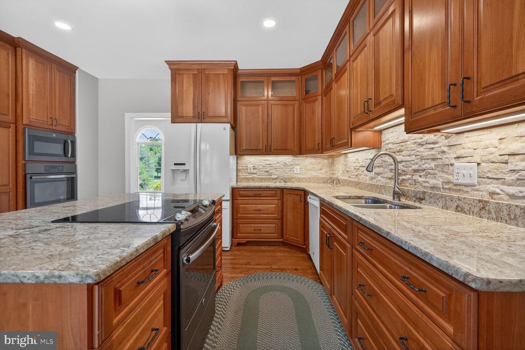 7001 WAYLAND DR, WARRENTON, Virginia 20187, 4 Bedrooms Bedrooms, ,2 BathroomsBathrooms,Residential,7001 WAYLAND DR,VAFQ2021842 MLS # VAFQ2021842