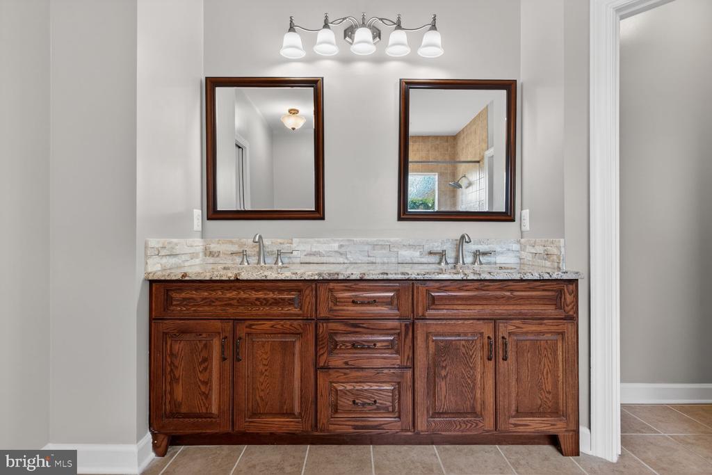 7001 WAYLAND DR, WARRENTON, Virginia 20187, 4 Bedrooms Bedrooms, ,2 BathroomsBathrooms,Residential,7001 WAYLAND DR,VAFQ2021842 MLS # VAFQ2021842