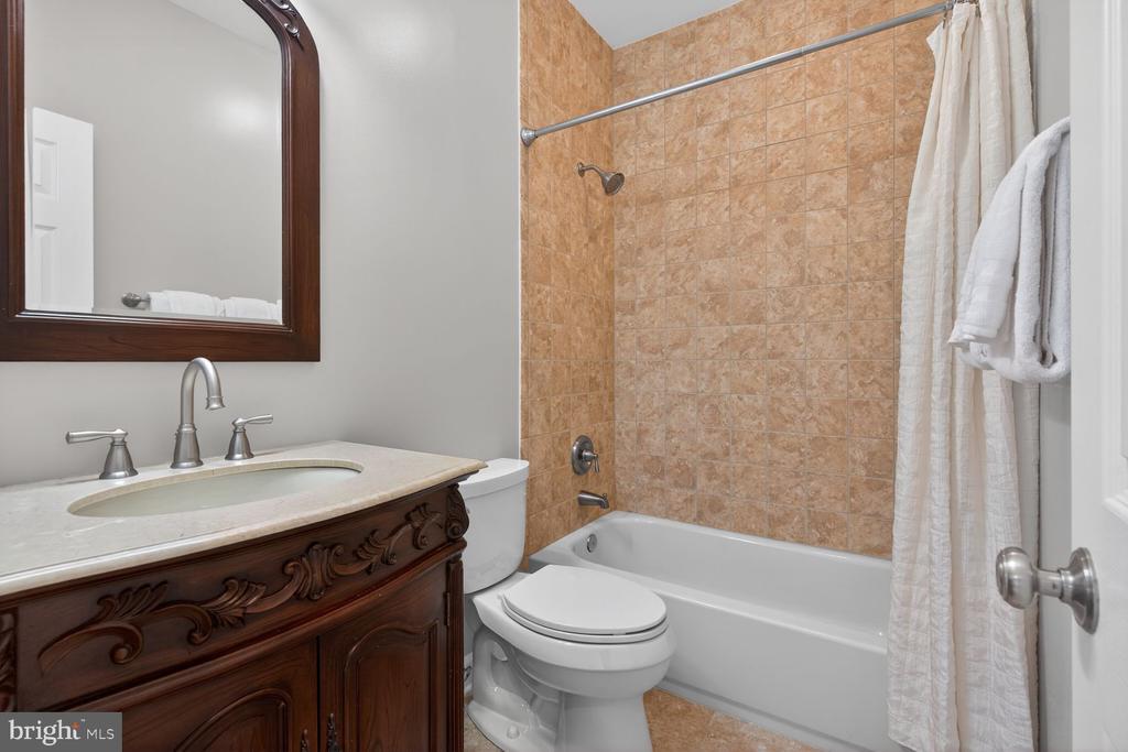 7001 WAYLAND DR, WARRENTON, Virginia 20187, 4 Bedrooms Bedrooms, ,2 BathroomsBathrooms,Residential,7001 WAYLAND DR,VAFQ2021842 MLS # VAFQ2021842