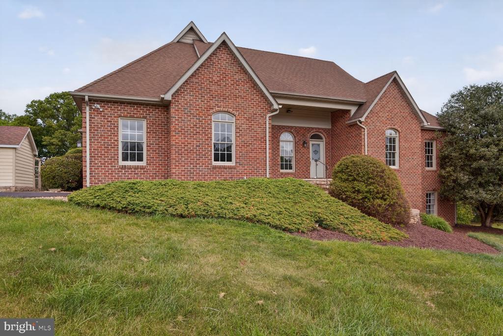 7001 WAYLAND DR, WARRENTON, Virginia 20187, 4 Bedrooms Bedrooms, ,2 BathroomsBathrooms,Residential,7001 WAYLAND DR,VAFQ2021842 MLS # VAFQ2021842